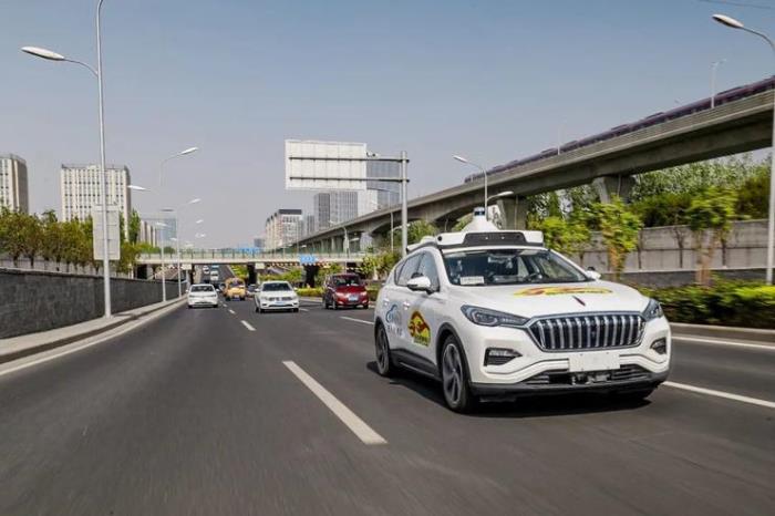 方向盤后拿掉安全員，百度Apollo甩開Waymo
