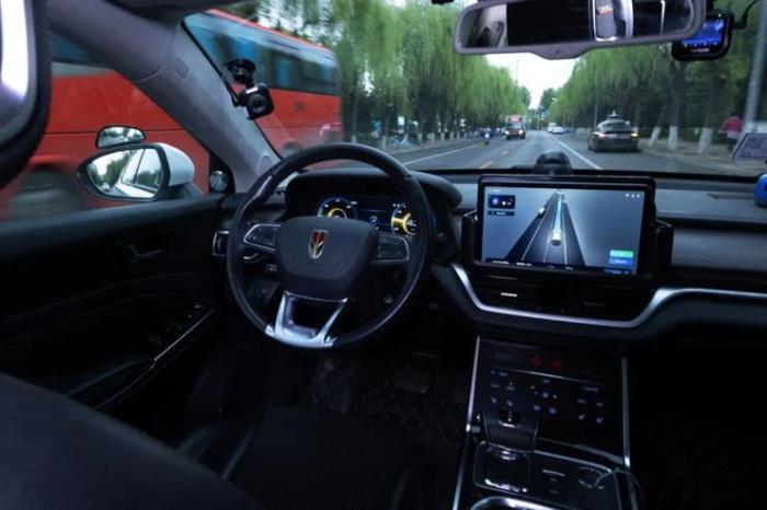 方向盤后拿掉安全員，百度Apollo甩開Waymo