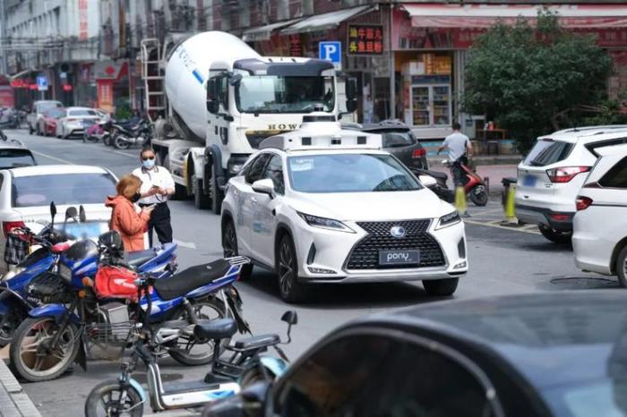 斬獲新身份證！小馬智行中標出租車運營許可