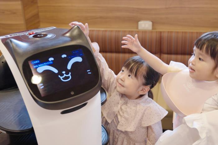 商用服務機器人出海，一場內功與外功的「修煉史」
