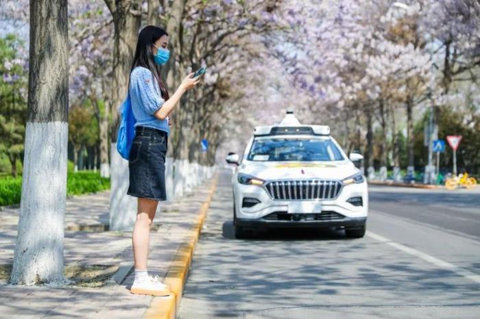 方向盤后拿掉安全員，百度Apollo甩開Waymo
