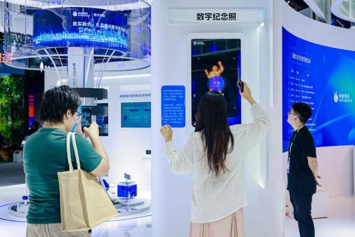 探營云棲大會黑科技:動嘴就能做網站,給靈感就能制作海報