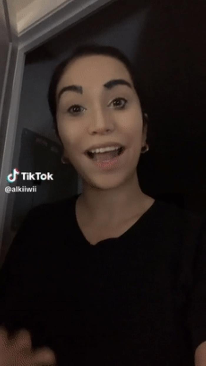 美女網(wǎng)紅迷上AI恐怖谷妝容 每張臉都讓人汗流浹背