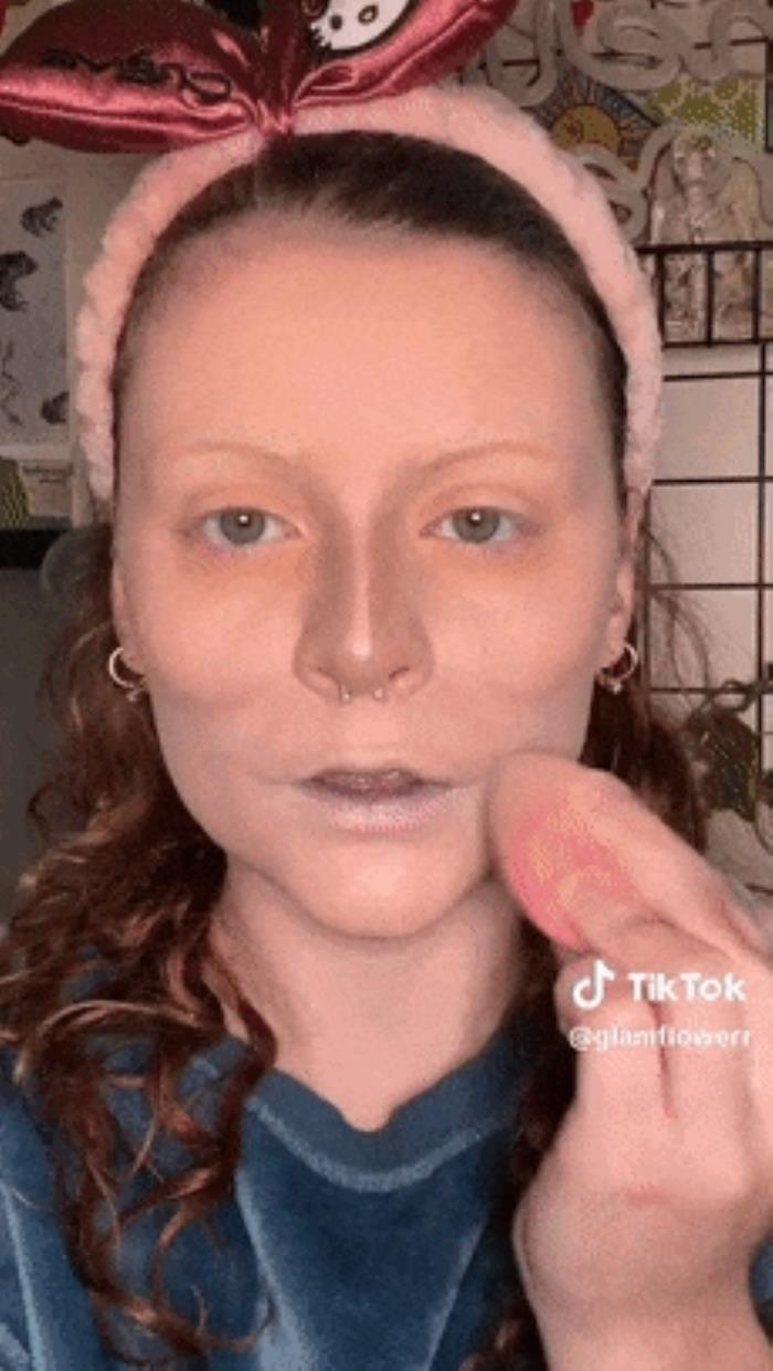 美女網(wǎng)紅迷上AI恐怖谷妝容 每張臉都讓人汗流浹背