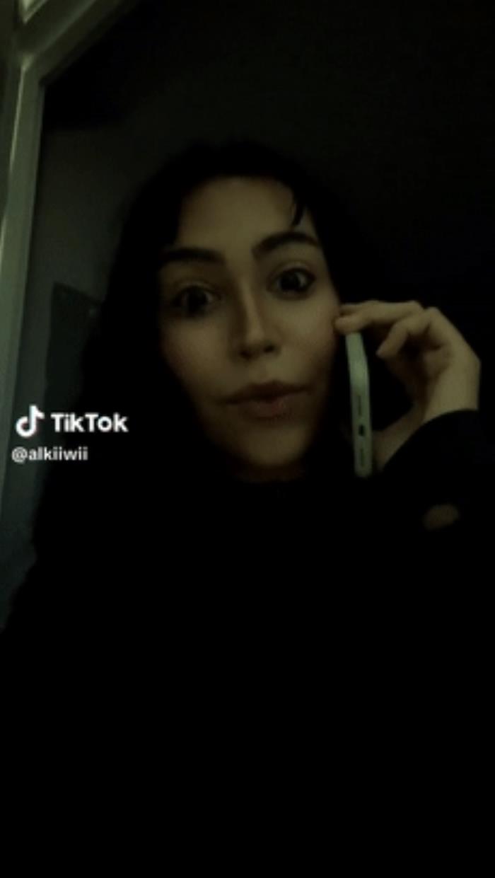 美女網(wǎng)紅迷上AI恐怖谷妝容 每張臉都讓人汗流浹背