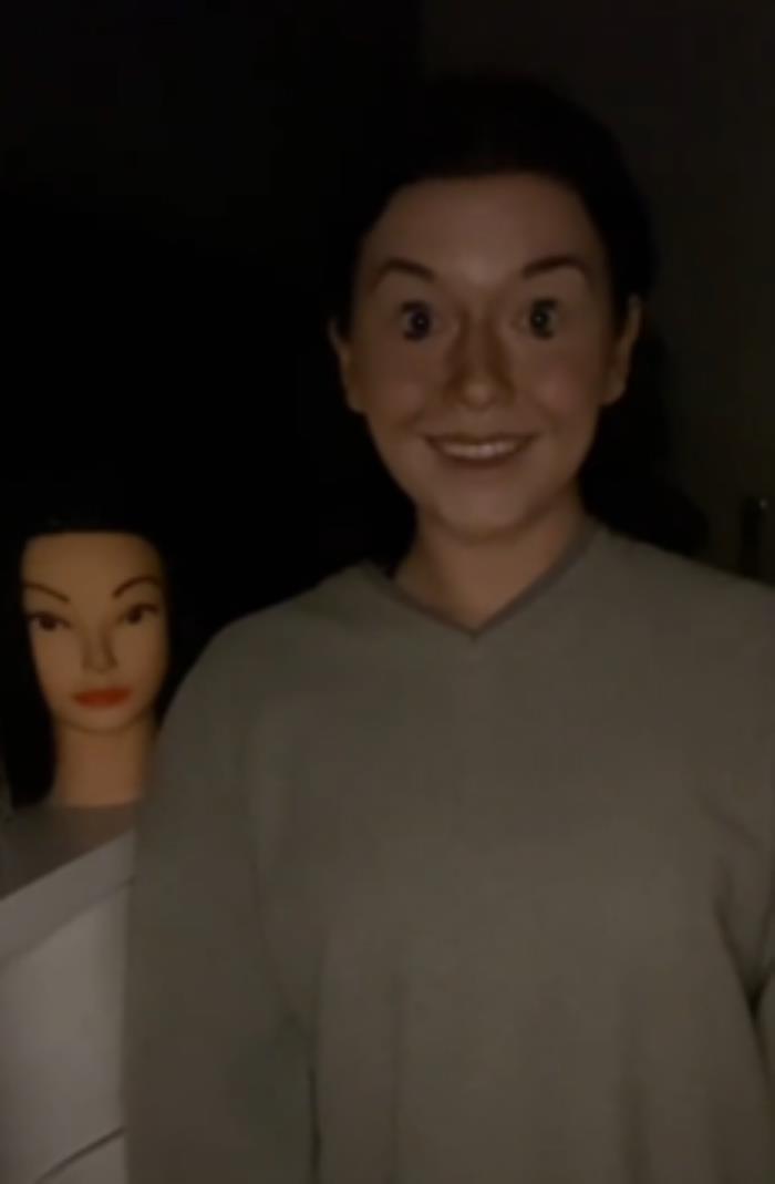 美女網(wǎng)紅迷上AI恐怖谷妝容 每張臉都讓人汗流浹背