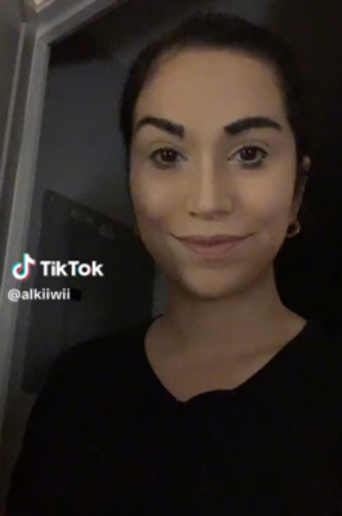 美女網(wǎng)紅迷上AI恐怖谷妝容 每張臉都讓人汗流浹背
