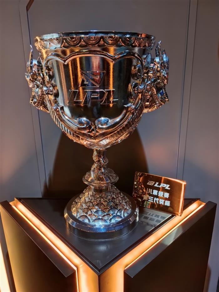 LPL 2024春季賽正式開打 首戰即巔峰！Intel 14代酷睿強力助攻、升級AI