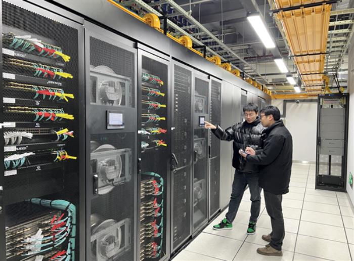 中國電信中部智算中心投用：首次全國產AI軟硬件、全液冷