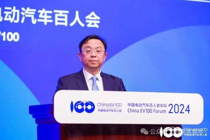 都好敢說！余承東當面通知何小鵬智駕王座易主，王云鵬諒解王傳福對無人車“不知不罪”