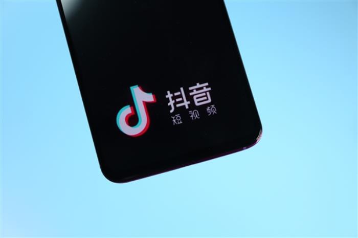 抖音出手規(guī)范AI生成人物！嚴(yán)打弄虛作假、造謠傳謠內(nèi)容