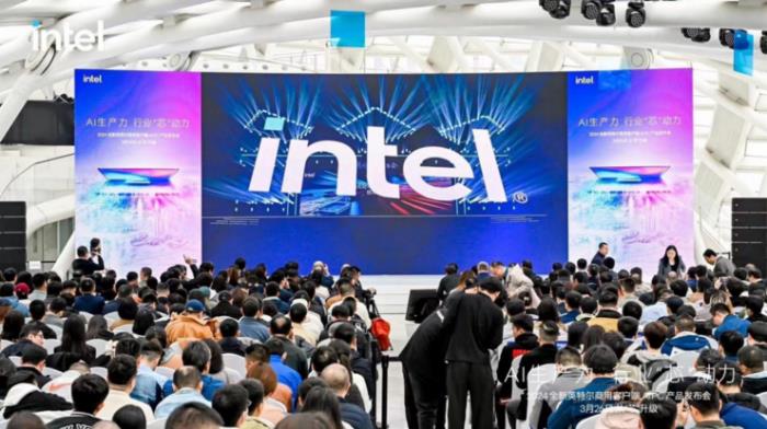 智譜AI攜手英特爾打造PC智能助手，引領端側AI技術革新