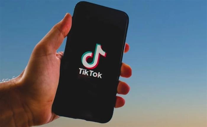 不怕被騙了！TikTok成為全球首個(gè)自動(dòng)標(biāo)記AI生成內(nèi)容的社交媒體平臺(tái)