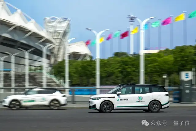 頂流自動駕駛,正在贏得民心