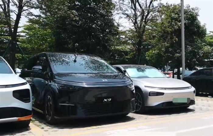 AI代駕、AI泊車上線 小鵬汽車再進化：窄小車位大救星