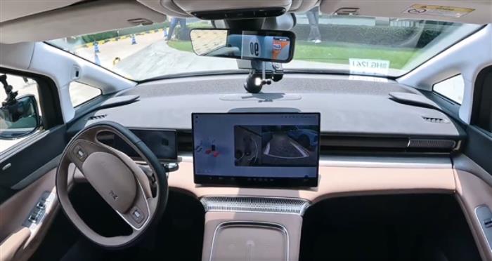 AI代駕、AI泊車上線 小鵬汽車再進化：窄小車位大救星