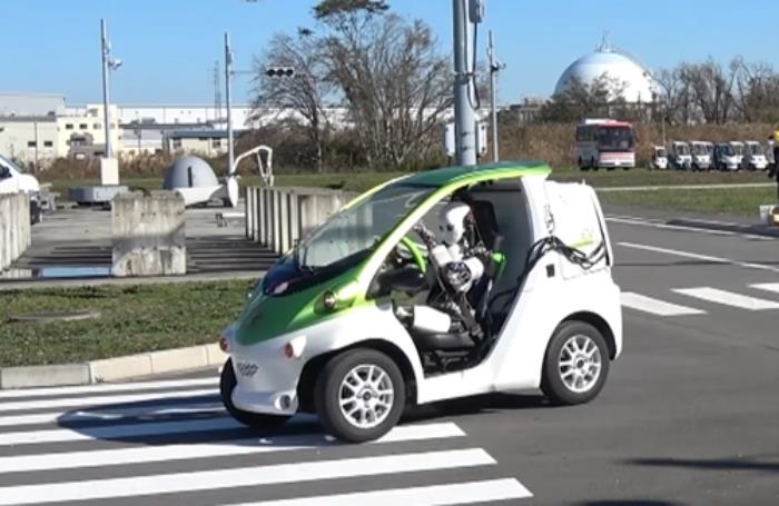 日本讓機器人學開車：車速估計飆不過輪椅
