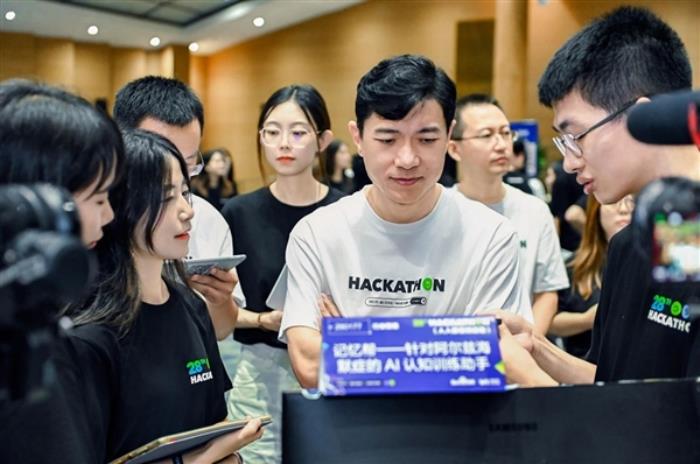 百度李彥宏：不一定非要學AI專業 任何行業都能與AI結合