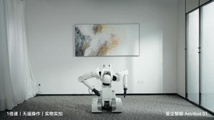 國產AI機器人好超前…彈琴泡茶打詠春,還能擼貓??