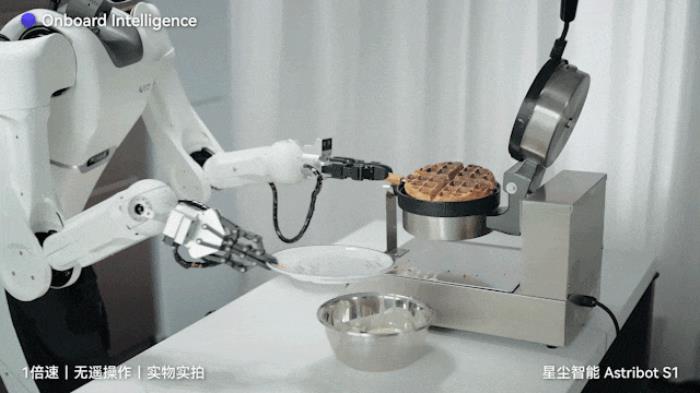 國產AI機器人好超前…彈琴泡茶打詠春,還能擼貓??