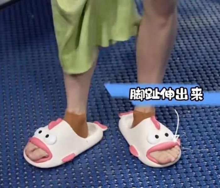 我用AI幫義烏老板重新設(shè)計(jì)全紅嬋“丑魚(yú)”拖鞋