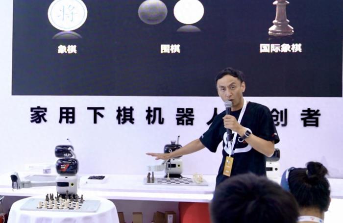 首個家庭國際象棋機器人來了!抓鵪鶉蛋都不會破