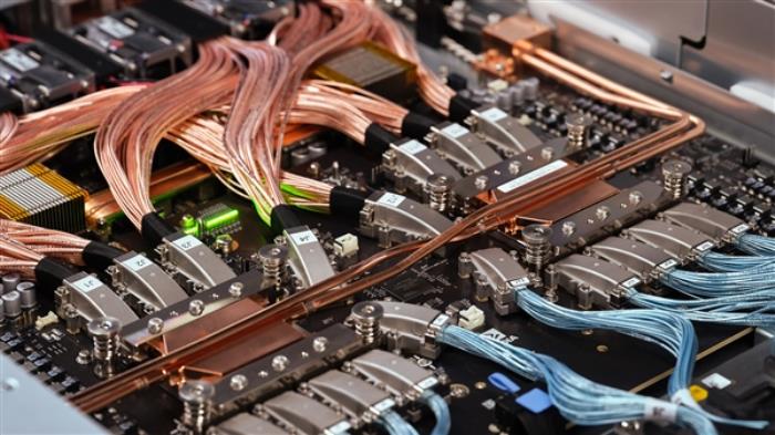 NVIDIA首秀Blackwell GB200超級芯片系統：AI推理性能飆升1.5倍