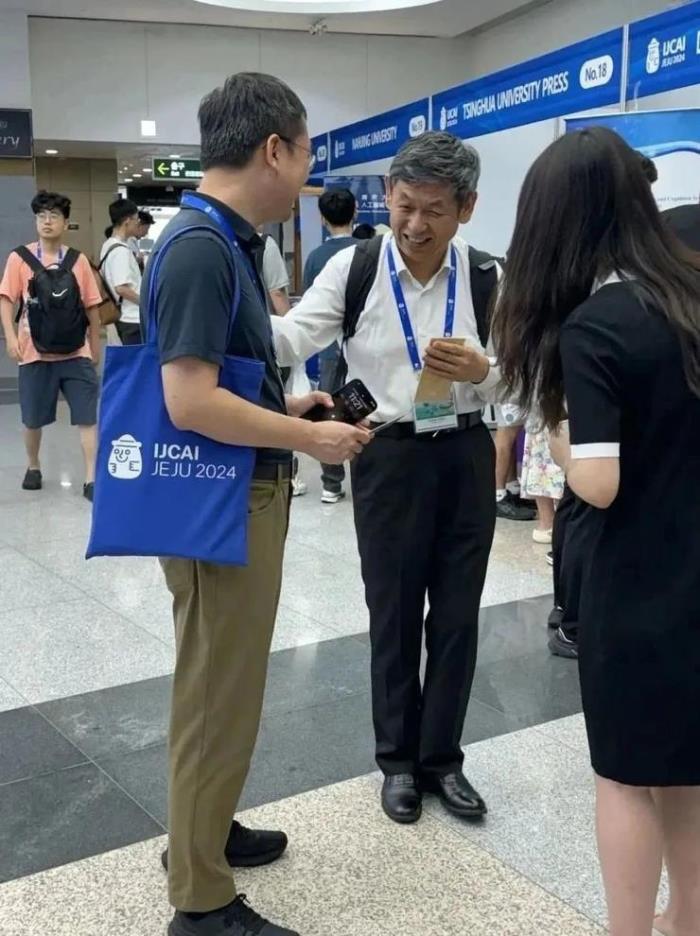 對話 IJCAI2024 大會主席張成奇：克服了幻覺，大模型就不夠「靚麗」