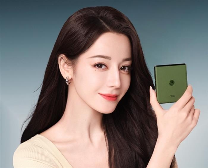 迪麗熱巴同款！聯(lián)想moto razr 50 Ultra AI元啟版哥特玫瑰發(fā)布：6999元