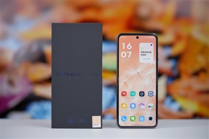 迪麗熱巴同款！聯(lián)想moto razr 50 Ultra AI元啟版哥特玫瑰發(fā)布：6999元