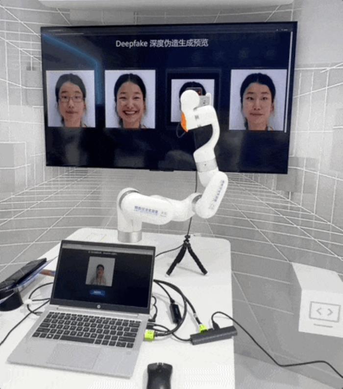 太火了!我在外灘大會玩Deepfake,想騙過機器人結(jié)果……