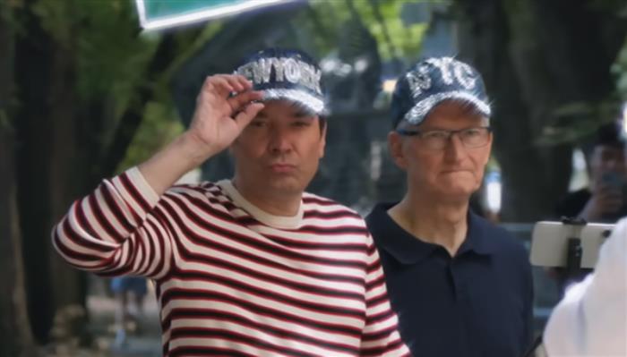 庫(kù)克做客脫口秀推銷(xiāo)蘋(píng)果AI功能 網(wǎng)友：庫(kù)克都上節(jié)目搞營(yíng)銷(xiāo)了