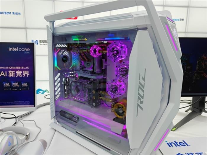臺式機(jī)邁入AI時代！Intel酷睿Ultra 200S/200V攜30款機(jī)型齊亮相