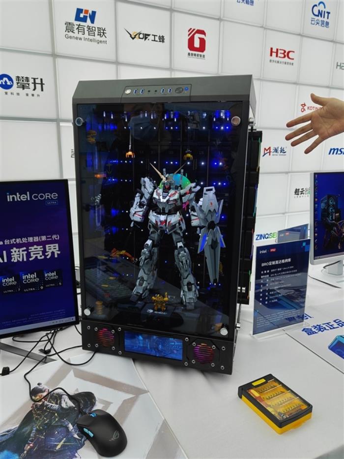 臺式機(jī)邁入AI時代！Intel酷睿Ultra 200S/200V攜30款機(jī)型齊亮相
