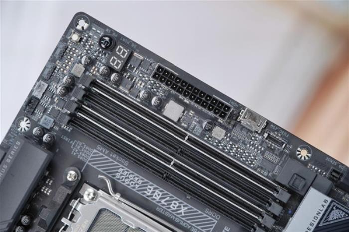 AI自動超頻！技嘉X870E AORUS MASTER超級雕主板圖賞