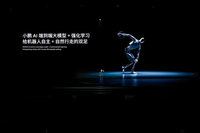 小鵬發布AI人形機器人Iron：1:1復刻真人、已下工廠擰螺絲
