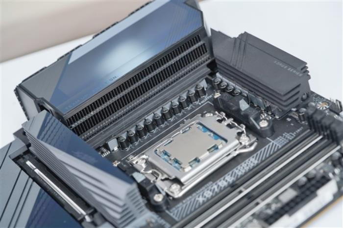 AI自動超頻！技嘉X870E AORUS MASTER超級雕主板圖賞