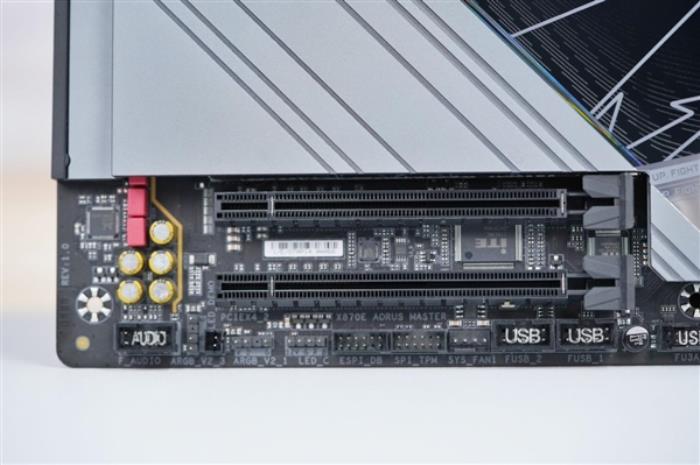 AI自動超頻！技嘉X870E AORUS MASTER超級雕主板圖賞