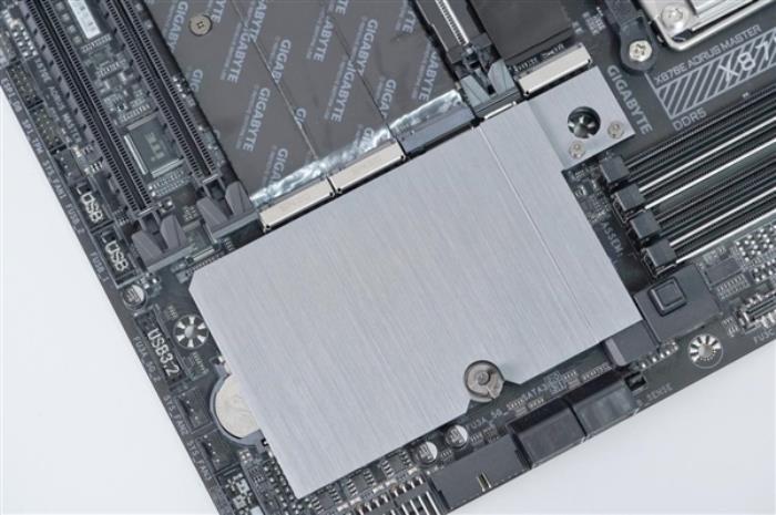 AI自動超頻！技嘉X870E AORUS MASTER超級雕主板圖賞