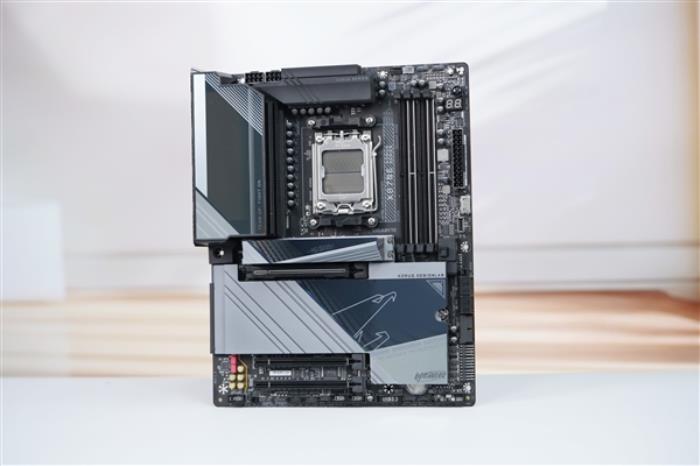 AI自動超頻！技嘉X870E AORUS MASTER超級雕主板圖賞
