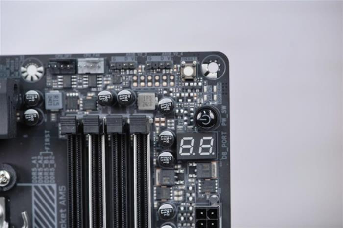 AI自動超頻！技嘉X870E AORUS MASTER超級雕主板圖賞