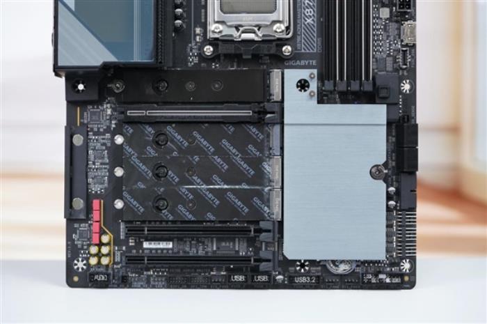 AI自動超頻！技嘉X870E AORUS MASTER超級雕主板圖賞