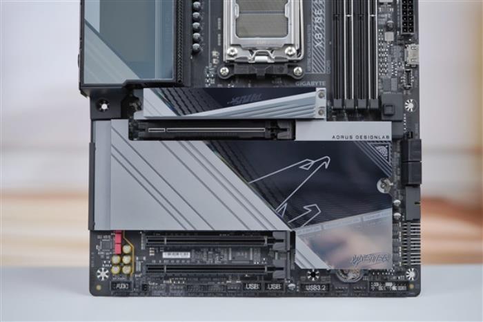 AI自動超頻！技嘉X870E AORUS MASTER超級雕主板圖賞