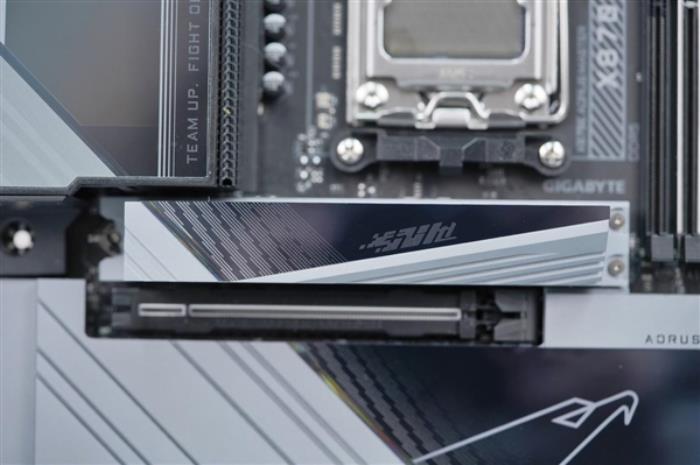 AI自動超頻！技嘉X870E AORUS MASTER超級雕主板圖賞