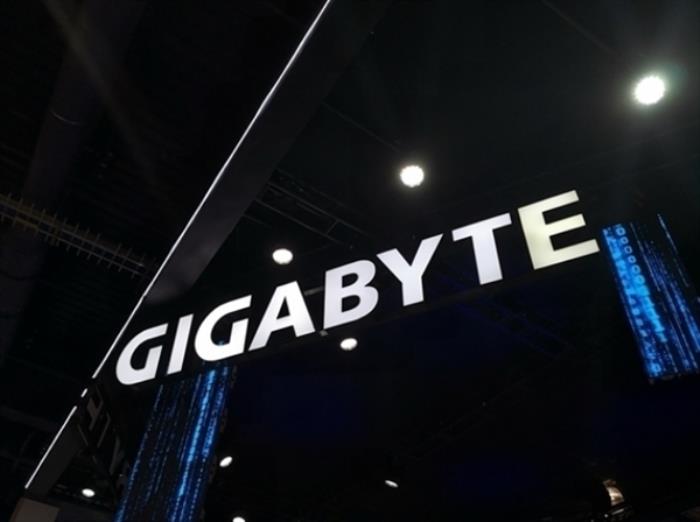 技嘉發(fā)布Z890 AI TOP主板：雙PCIe 5.0插槽+三雷電
