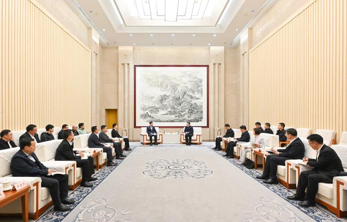 11月29日下午，重慶市委書記袁家軍會見人工智能企業團嘉賓。記者 蘇思 攝