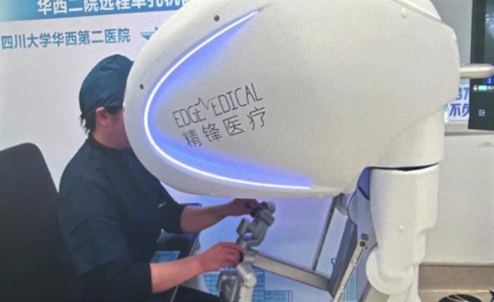 全國首例！遠程單臂單孔機器人手術在拉薩成功完成