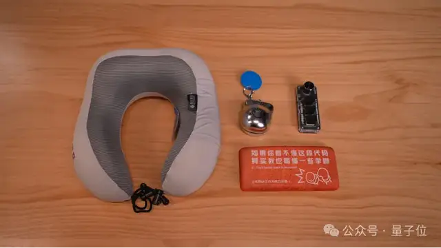 什么？程序員禮盒還自帶大模型彩蛋，碰一下就可觸發