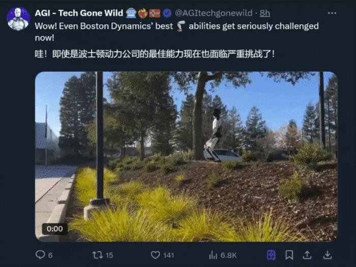 馬斯克機器人蒙眼戶外溜達,45°斜坡跑著下!網友:只有一點小“腳滑”