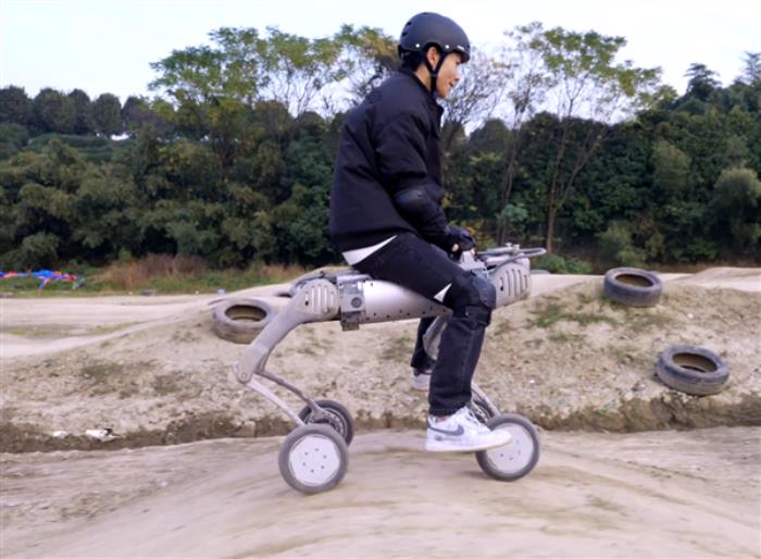 能載人、會托馬斯全旋！年度最強國產四輪足機器人來襲